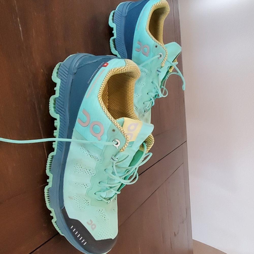 Slightly worn wemen on cloud shoes